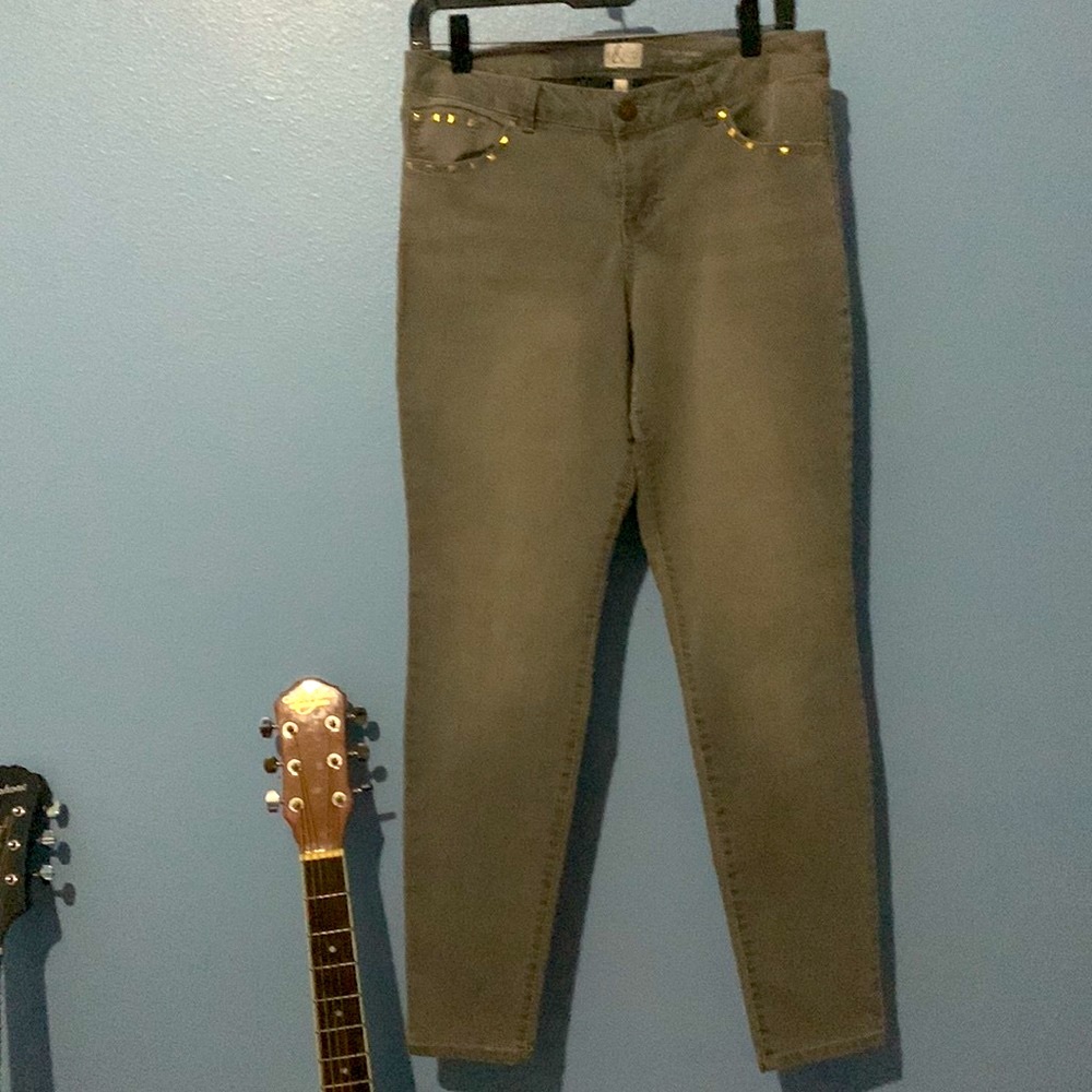 Style & Co Curvy Skinny Low Rise Jeans  Grey woman’s size 8 never worn